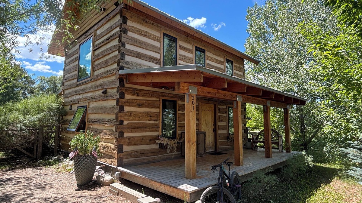 Alpine Northwest House | Historic lake cabin in charming Alpine, WY
