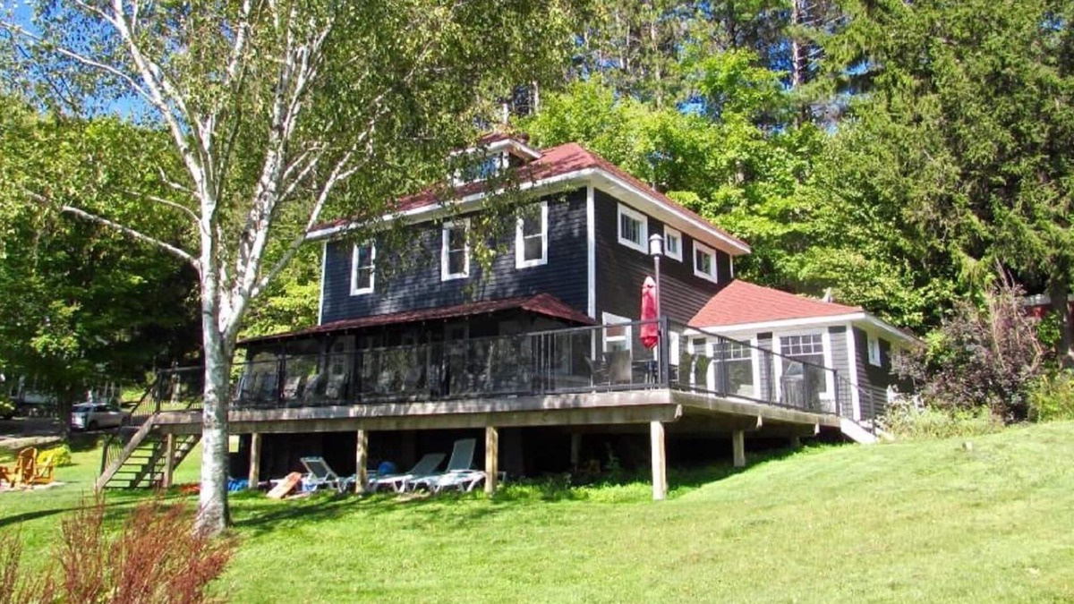 Minett House | Historic Lake Rosseau - Family Friendly
