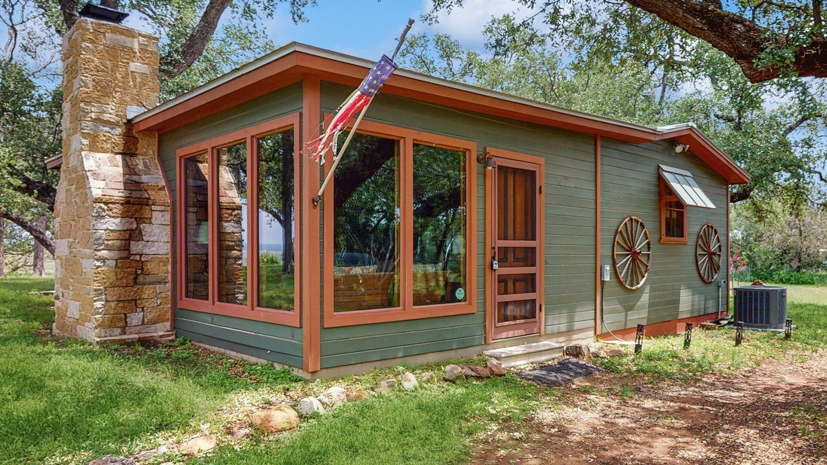 Burnet Cabin | Historic lakefront & wildlife haven with firepit & gas grill - minutes to water