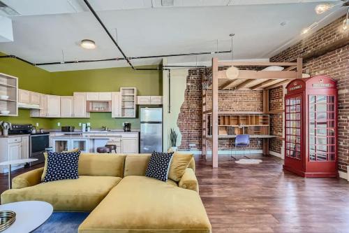 Ballpark Apartment | Historic Loft in Ballpark 30 Day Stay Sleeps 4