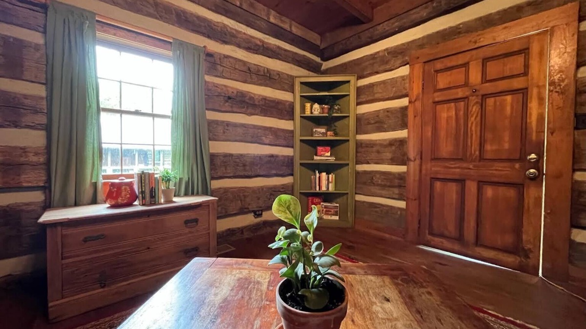 Chatsworth Cabin | Historic Log Cabin on a homestead!-Pet Friendly!