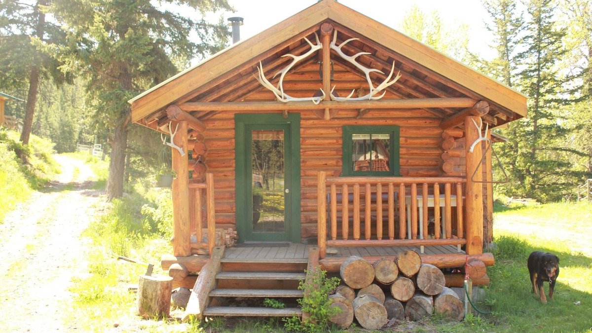 Clinton Cabin | Historic LogCabin on Working Ranch,peaceful&surrounded by nature,2km to LoonLake