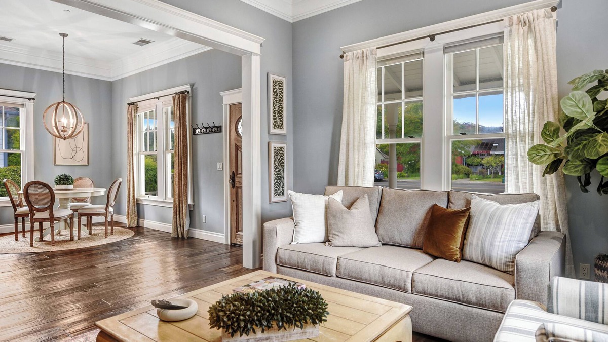Sonoma House | Historic Luxury Bungalow 3 Blocks to Sonoma Plaza, Hot Tub & Bikes!