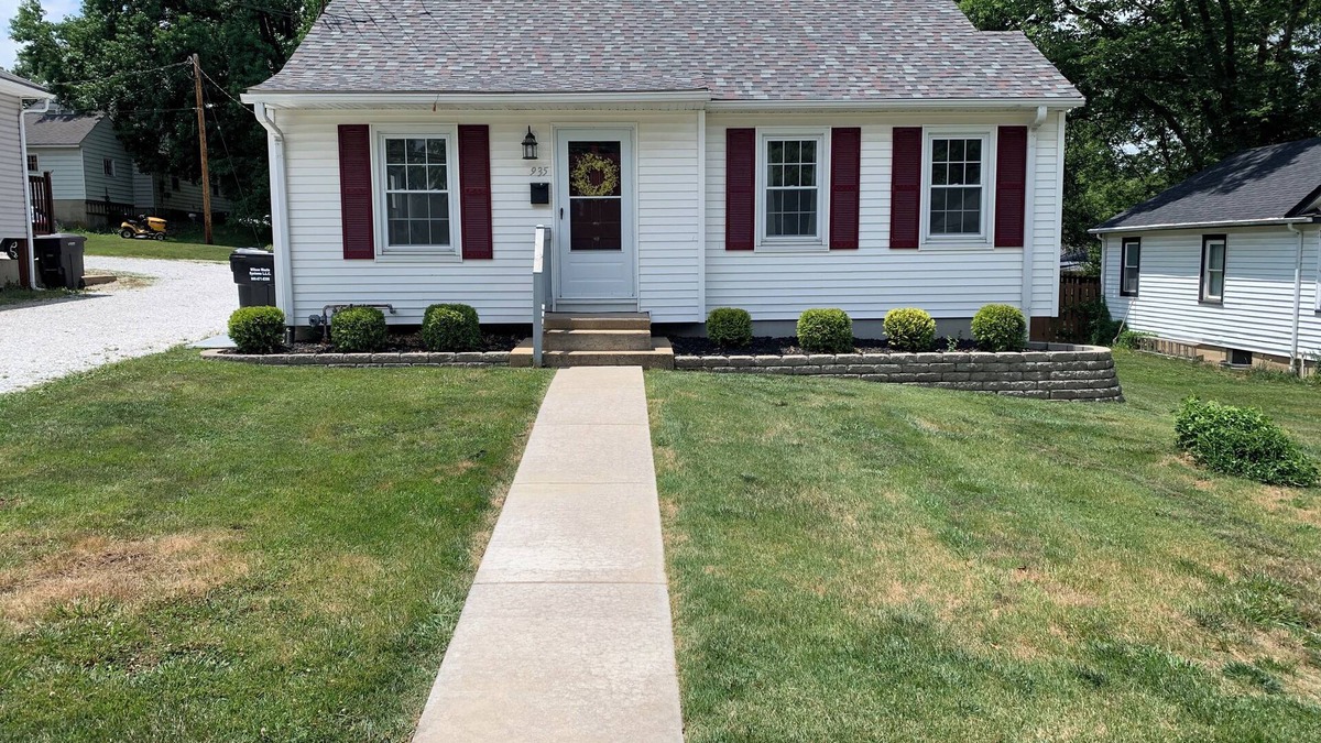Troy House | Historic Main Street Cottage