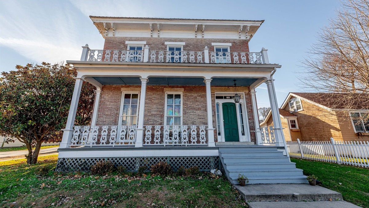 Clarksville House | Historic Mansion River Access-St Louis Area