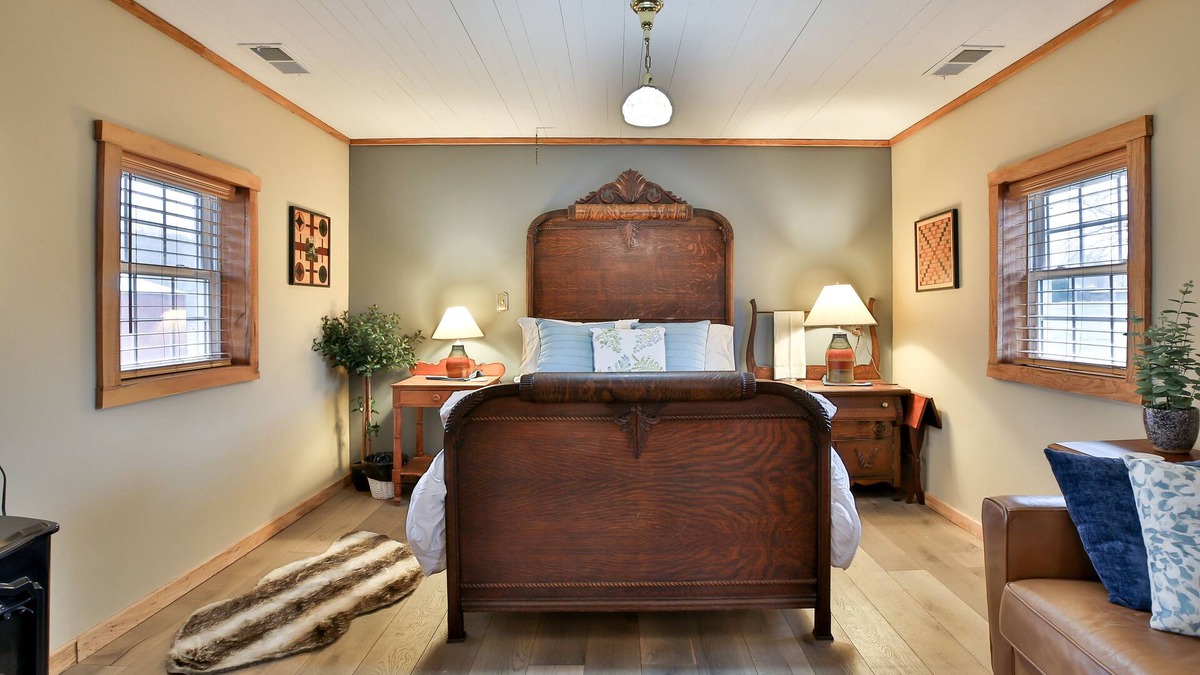 Lovettsville House | Historic Milk House Cottage Pond with Fire pit
