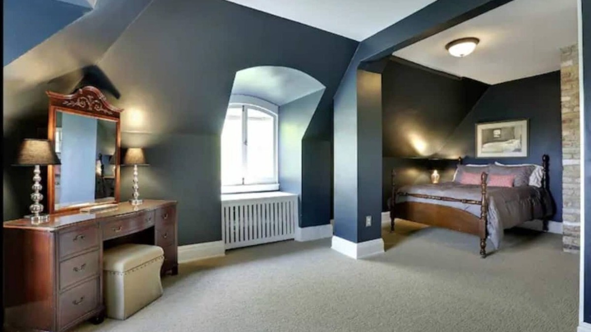 Whittier Apartment | Historic Minneapolis Mansion- 3rd floor apartment