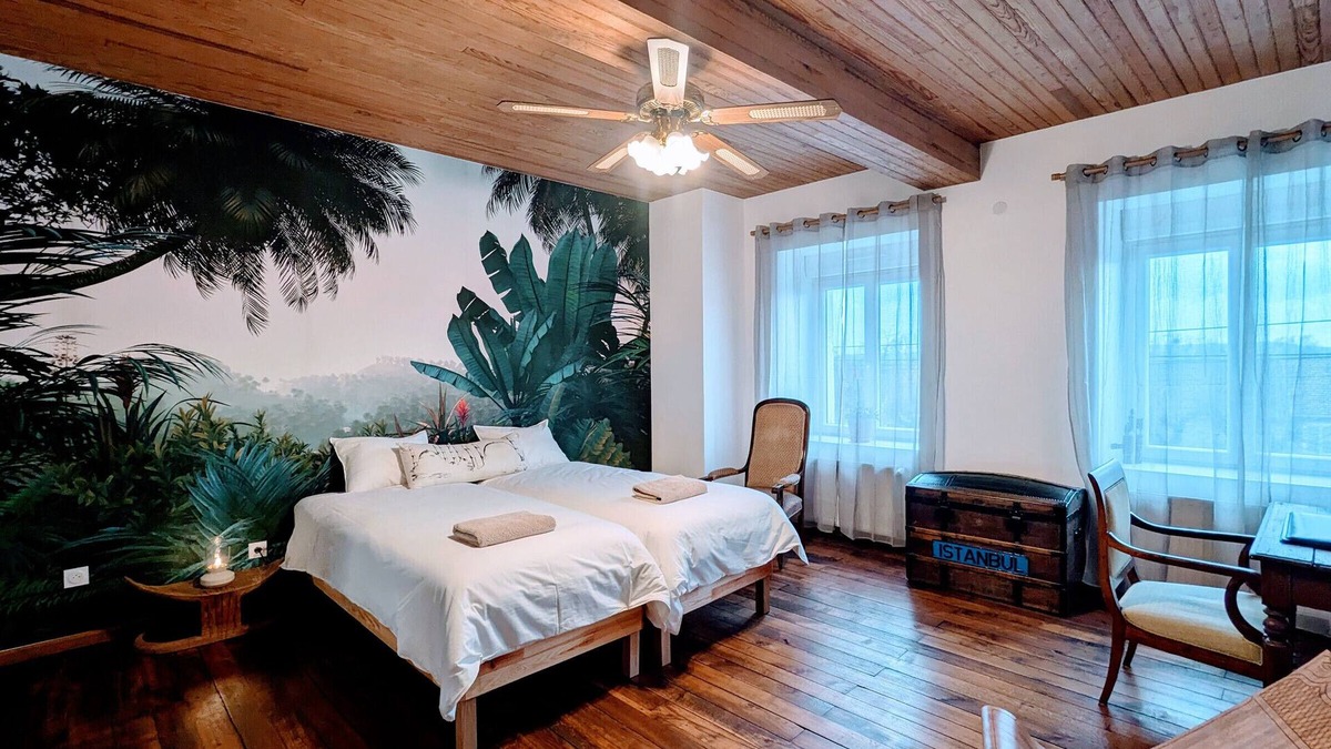Mouzay Cottage | Historic modern house with flexible capacity