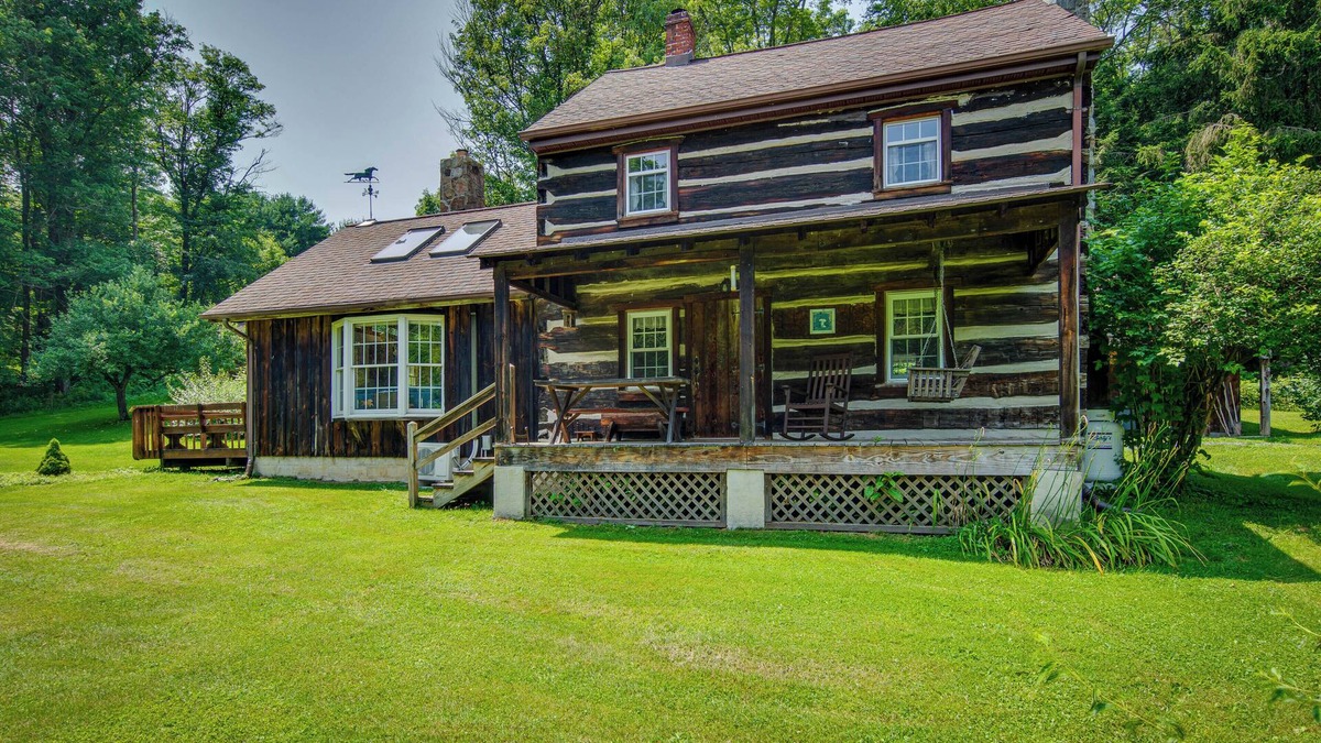 Drifting Cabin | Historic Morrisdale Area Cabin w/Deck & Fireplace