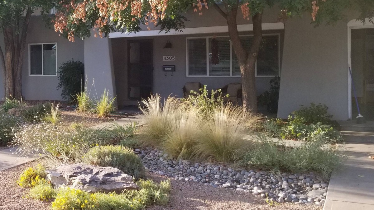 Nob Hill House | Historic Nob Hill home with cozy covered deck and close to Route 66.