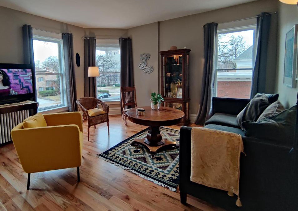 Oak Park Apartment | Historic Oak Park Home for 6/Hemingway District
