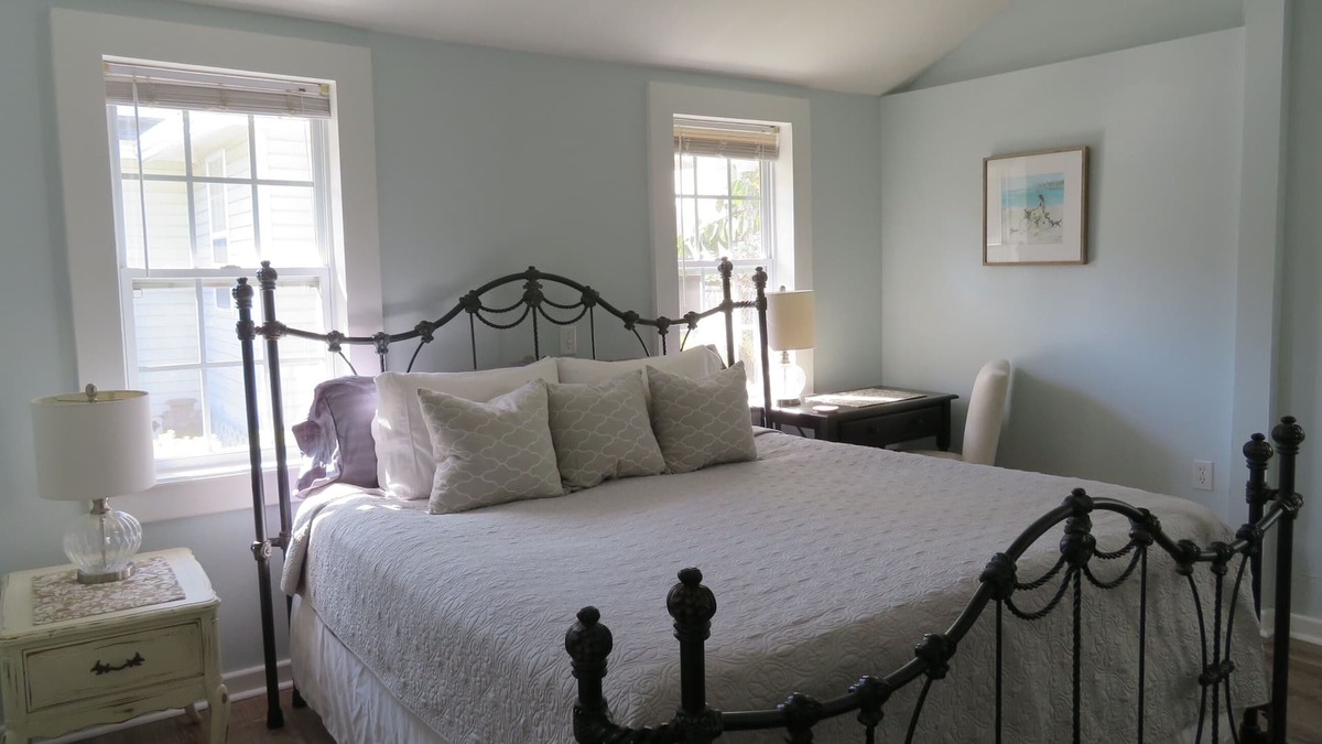 Historic Old Northeast Cottage | Historic Old Northeast! Walk to Water & Downtown! KING BED!