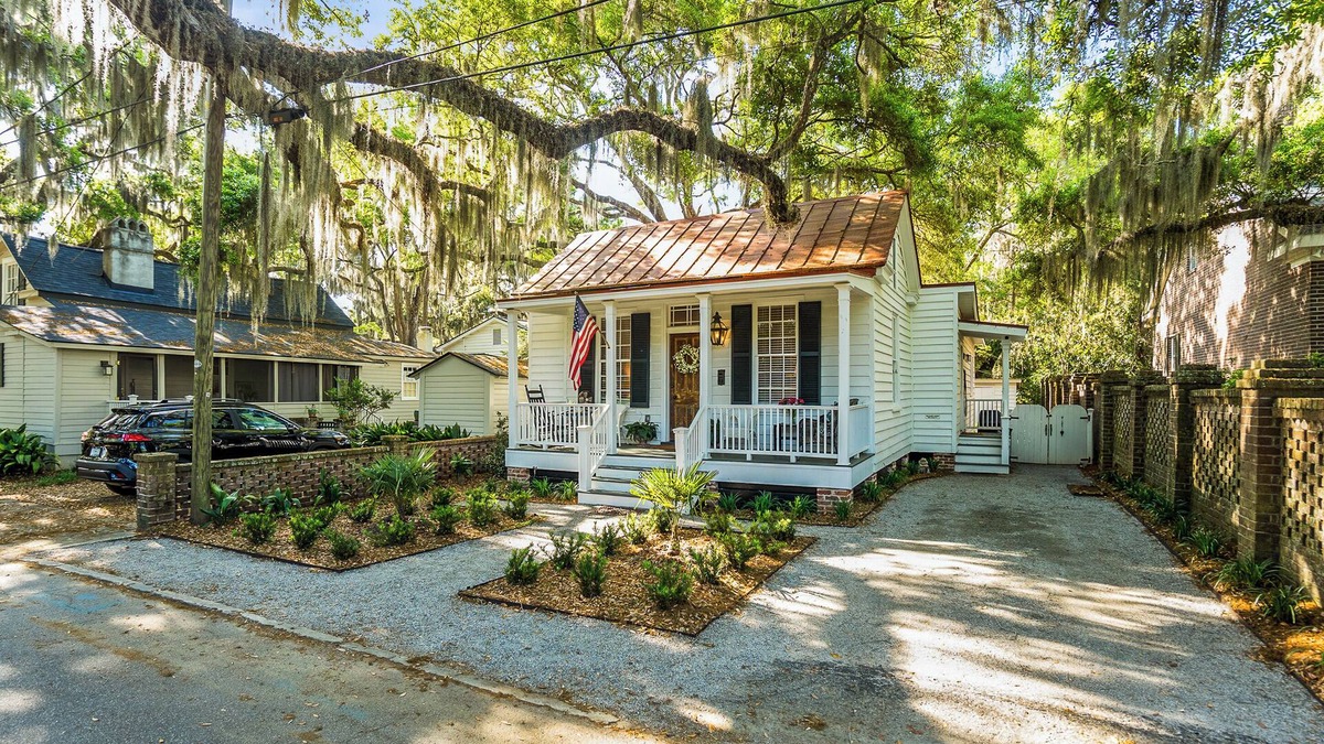 The Old Point House | Historic Old Point Charmer: Walk to Waterfront!