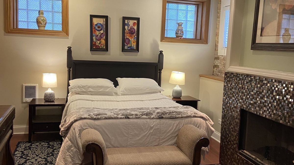 Old Town Apartment | Historic Old Town One Bedroom Suite