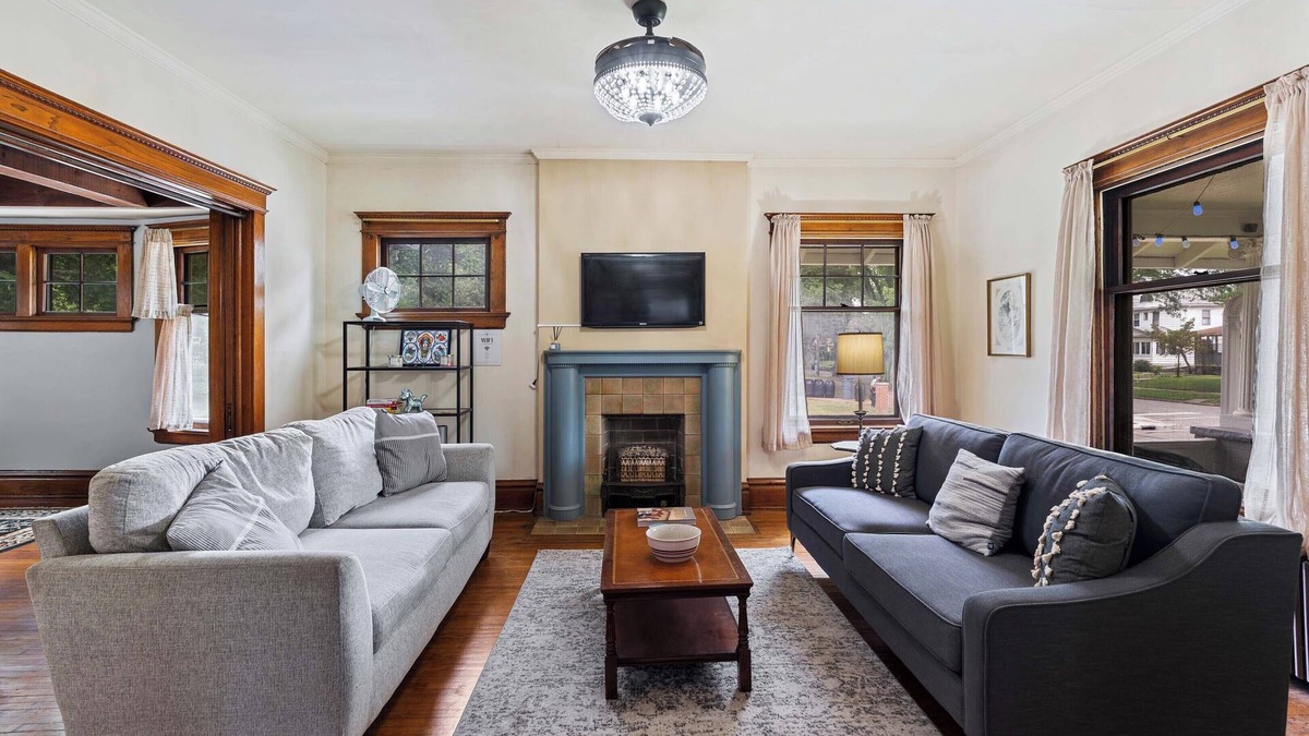 Downtown Toledo House | Historic Old West End Entire Home - 4 Bedrooms next to Arboretum