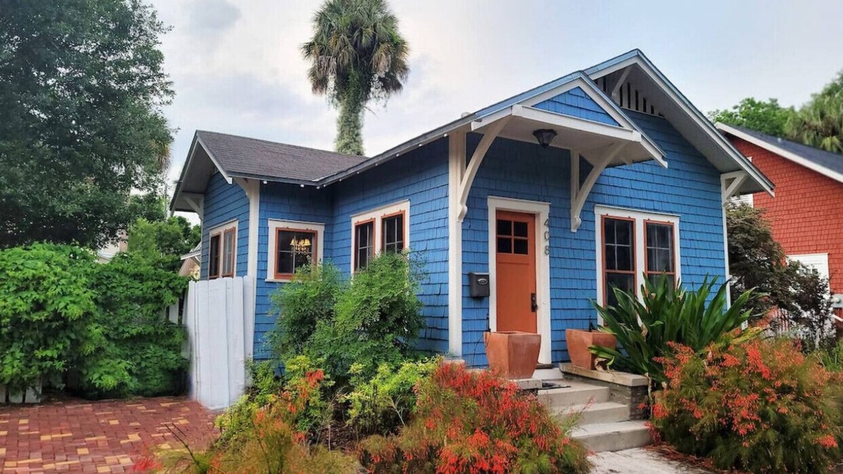 Duckpond House | Historic one bedroom Home- Walk to Downtown