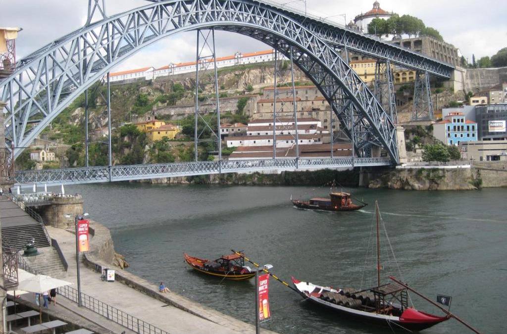 Sao Nicolau Apartment | Historic Oporto Apartment at oporto UNESCO area, in front of Porto Wine caves
