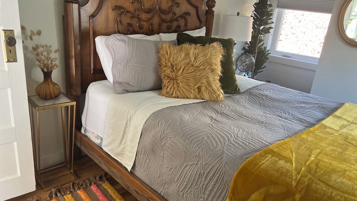 Depot Bench House | Historic- Pearl Bungalow- private entry