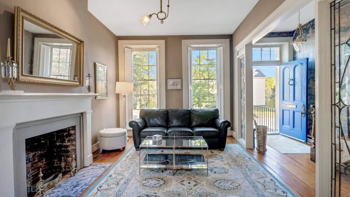 Petersburg House | Historic Petersburg Row Home
