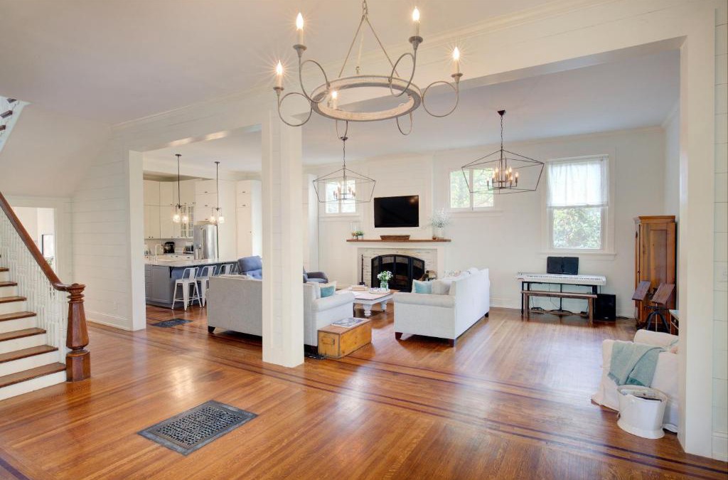 Crescent Hill House | Historic Peterson Mansion - Savor Life and Rest with Friends!