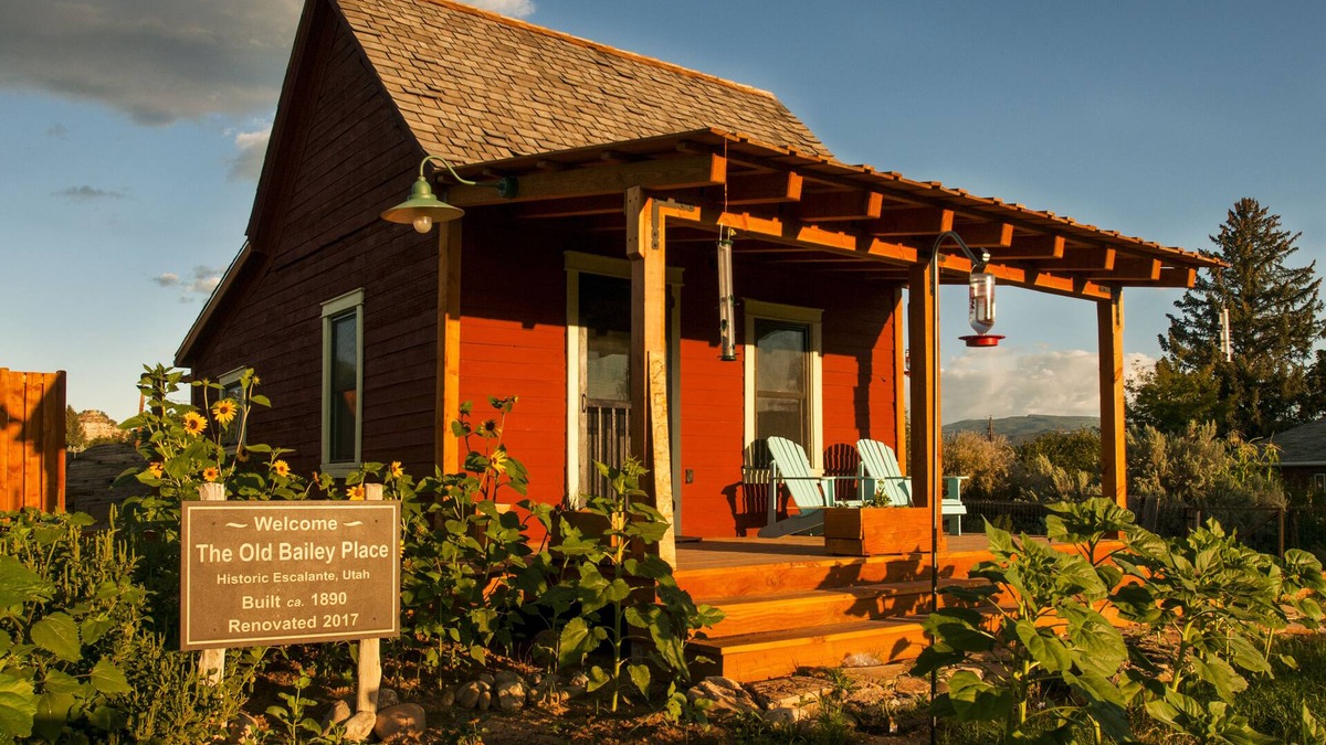 Escalante Cabin | Historic Pioneer Cabin in the Heart of Canyon Country