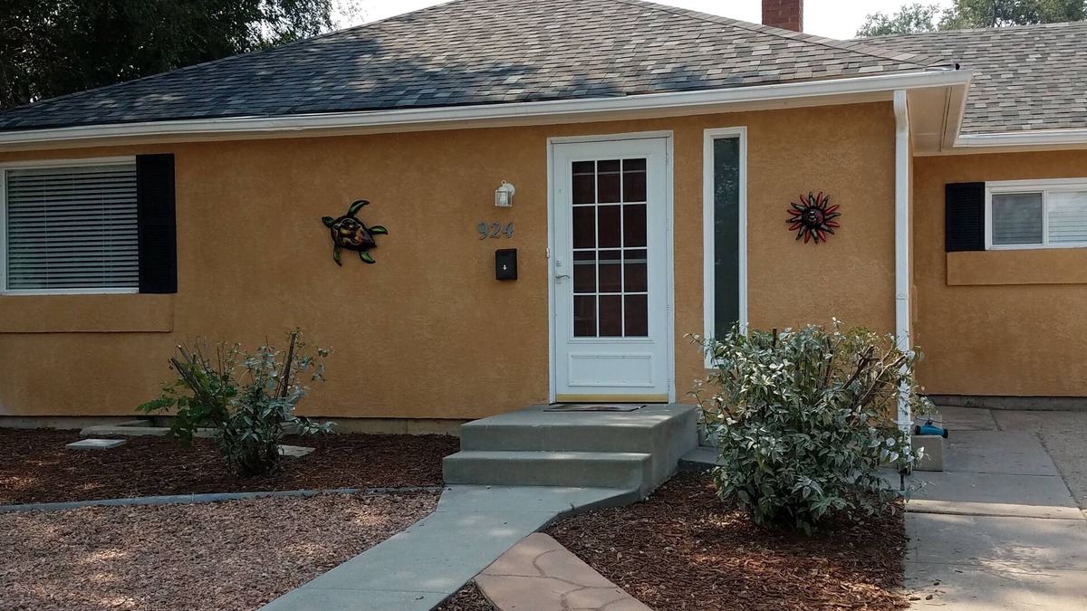 Aberdeen House | Historic Pueblo Bungalow- perfect for families or business travelers