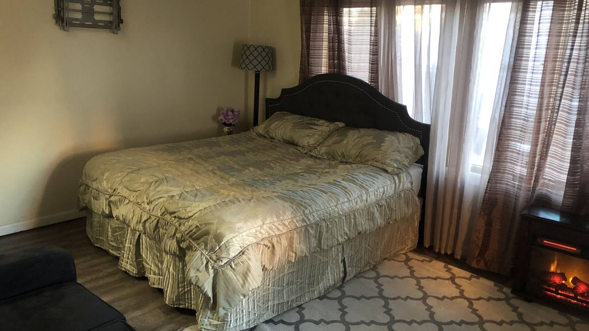Middletown Apartment | Historic & Quaint Room downtown Middletown, DE awaits you!