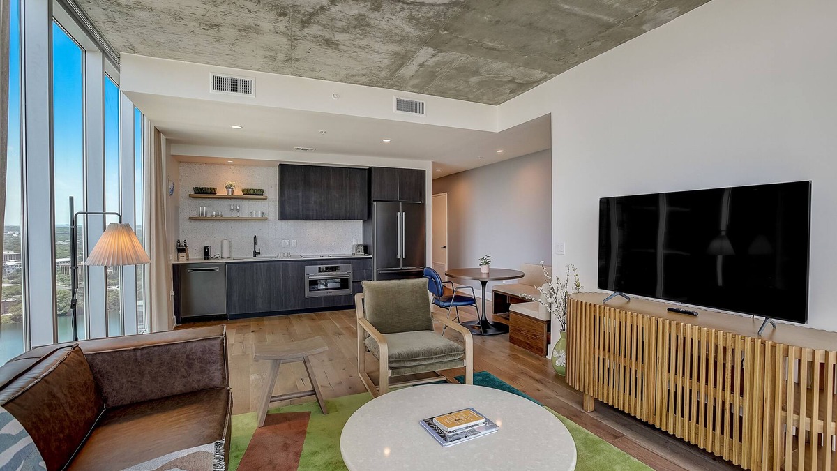 Rainey Street Historic District Condo | Historic Rainey Street condo w/balcony, rooftop pool, fitness center - dog ok