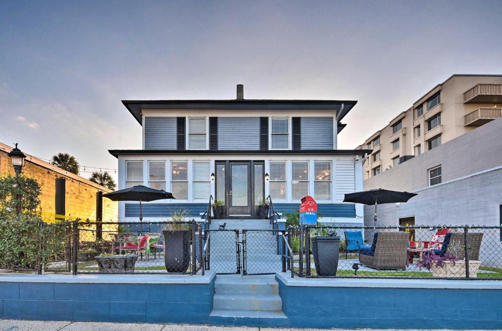 South Beach Street Historic District House | Historic Renovated Home Less Than 2 Mi to Beach and Pier!