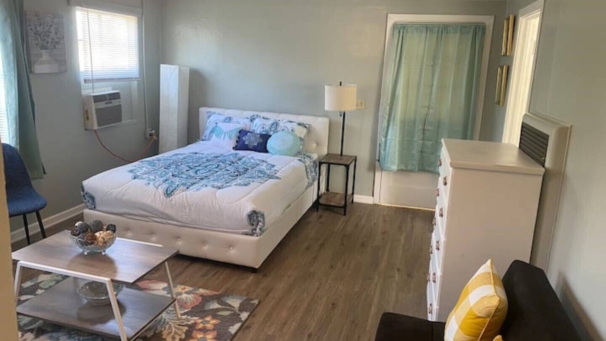 Valdosta Apartment | Historic Renovated Studio Apt w kitchen 2ndFl