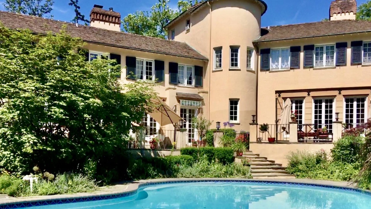 Flourtown House | Historic Residence With Separate Carriage House.- No Party Allowed!