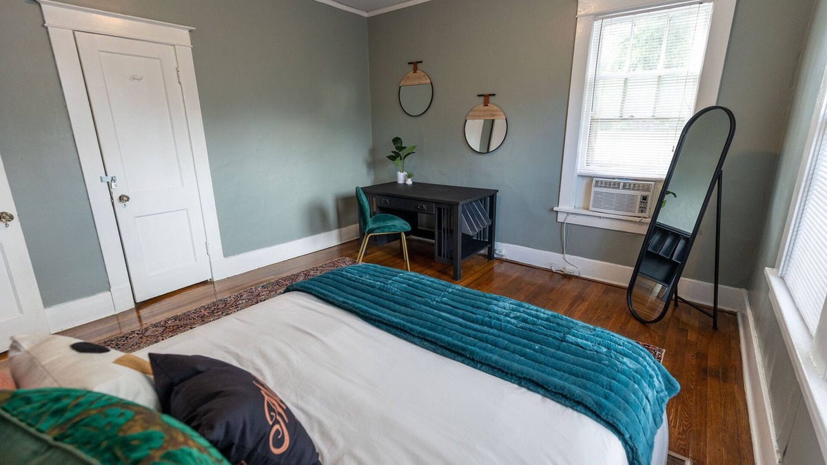 Evergreen House | Historic Revival 2BR Midtown Memphis Free Parking