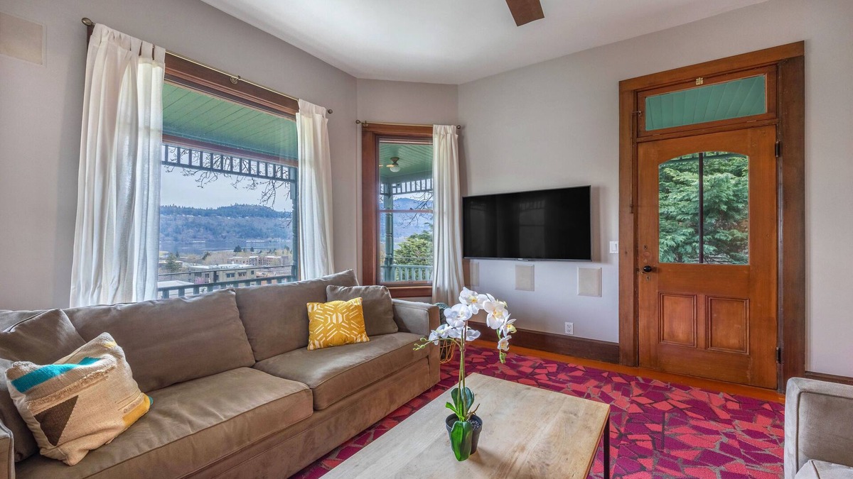 Hood River House | Historic Roe Parker- DT Hood River, 30+ rental! Views!