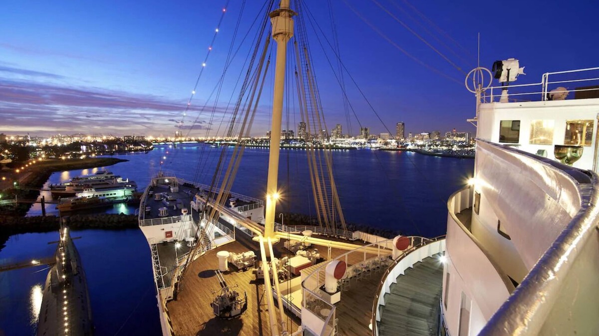 Harbor Hotel | Historic Room with Authentic 1930s Charm and Modern Comforts