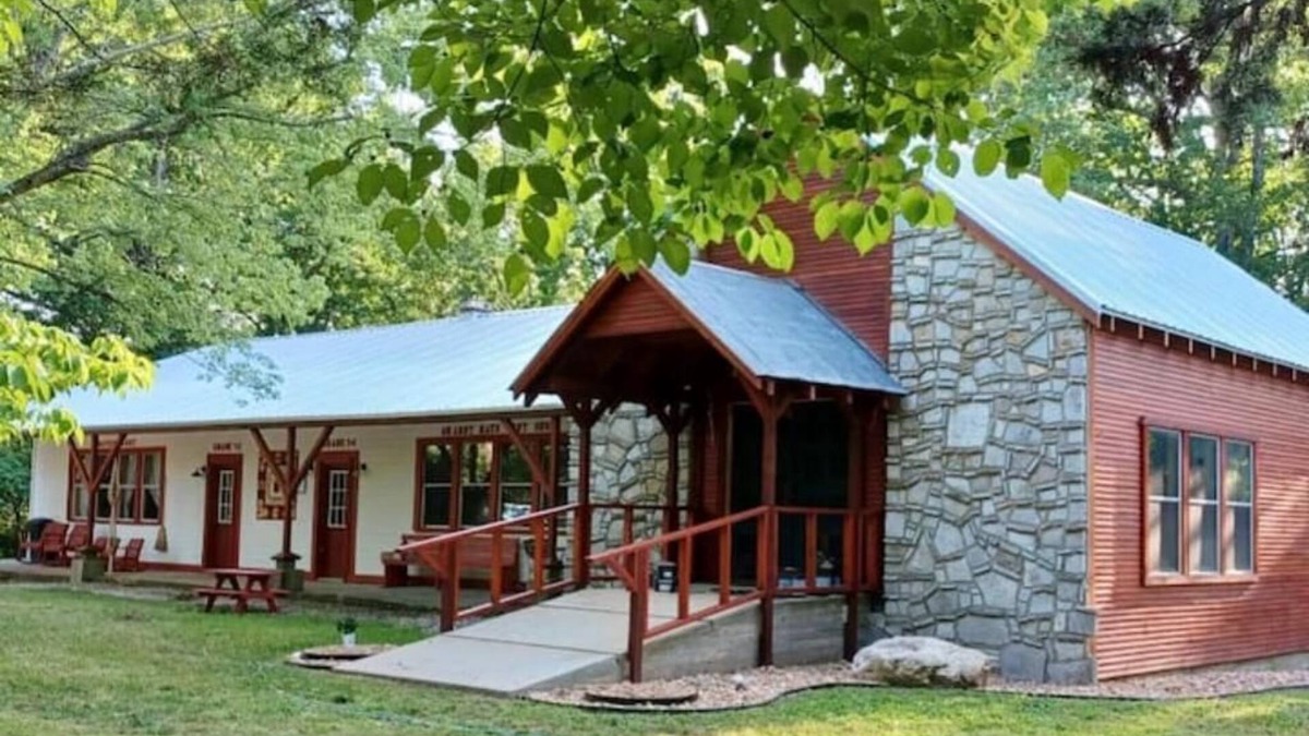 Marshall House | Historic Schoolhouse Near The Buffalo River