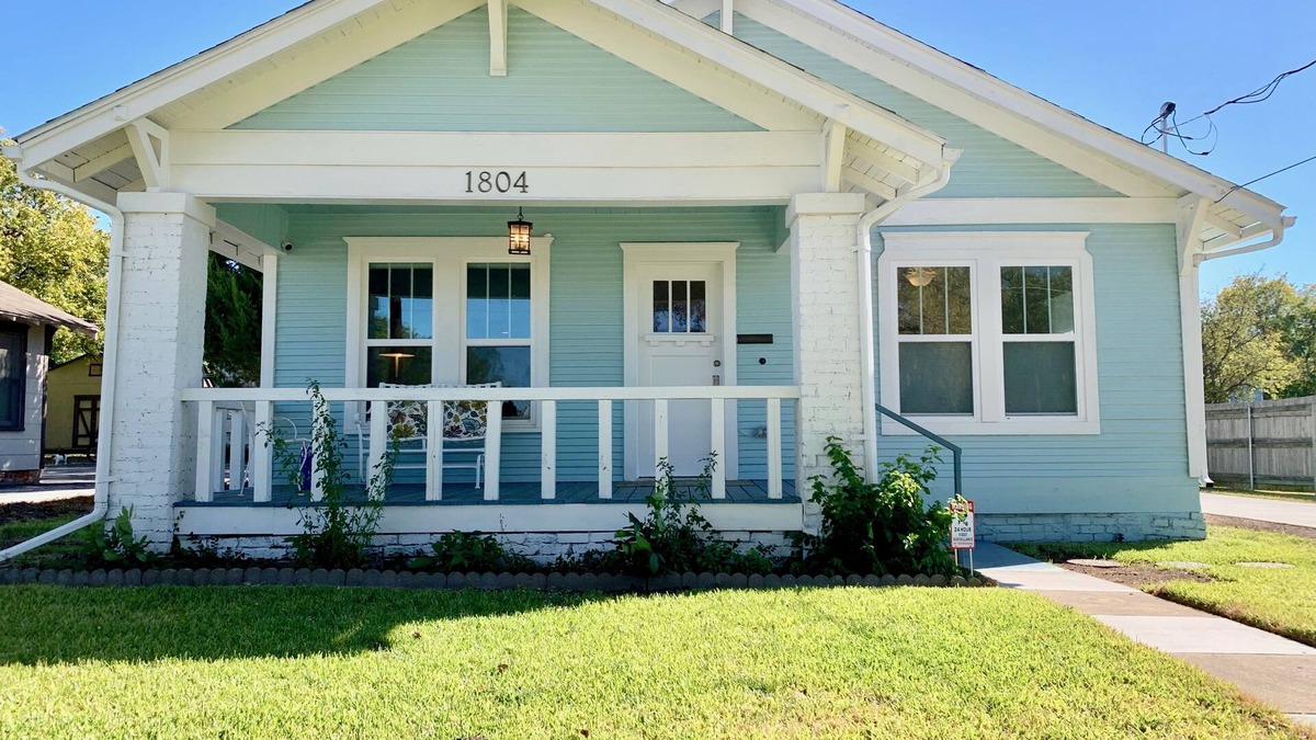 Denton House | Historic Shiplap Cottage walk to TWU!