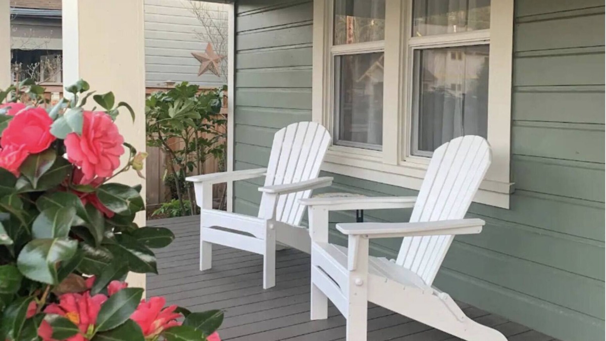 Silverton House | Historic Silverton Charmer - Cute, Near the Falls, Oregon Garden & Pet Friendly