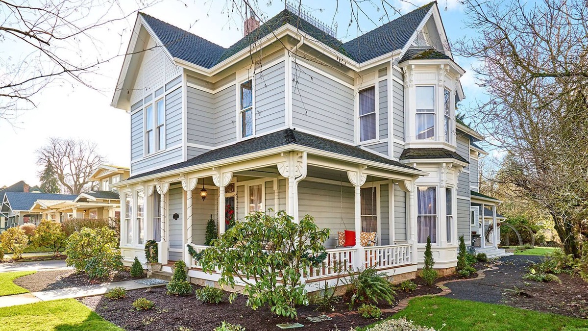 Silverton House | Historic Silverton Home 5 BR, 6 Bath. Ask about 6th & 7th bedroom add-ons.