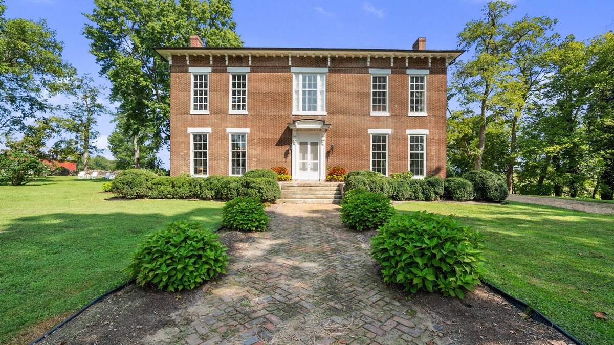 Springfield House | Historic Simmstown Manor Located on Bourbon Trail