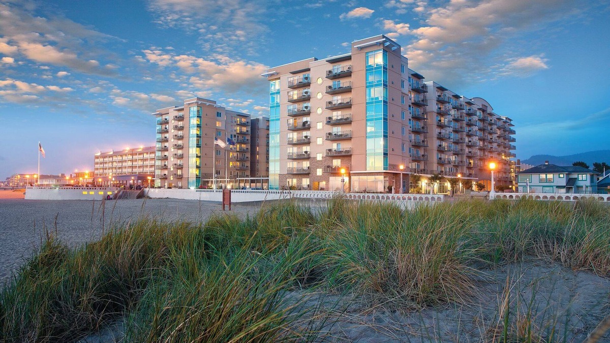 Seaside Gilbert District Resort | Historic sites, shopping, and fine dining!