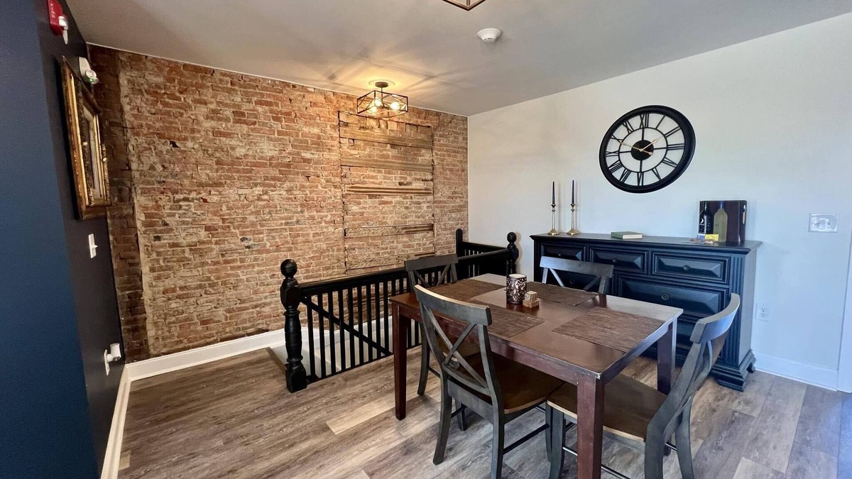 Geneva Apartment | Historic Skylight Studio - 1 Bedroom Apartment