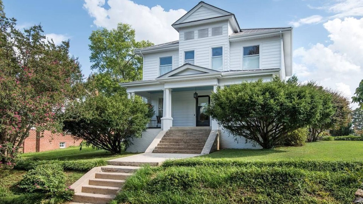 Sheffield House | Historic Song Ranch Manor