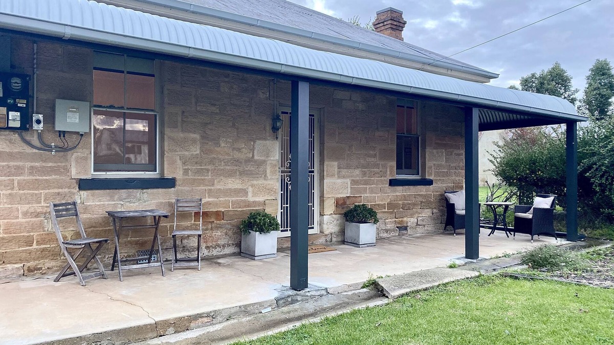 Rylstone Cottage | Historic Stone Cottage R - hotel linens - exceptional clean - 2min walk to town