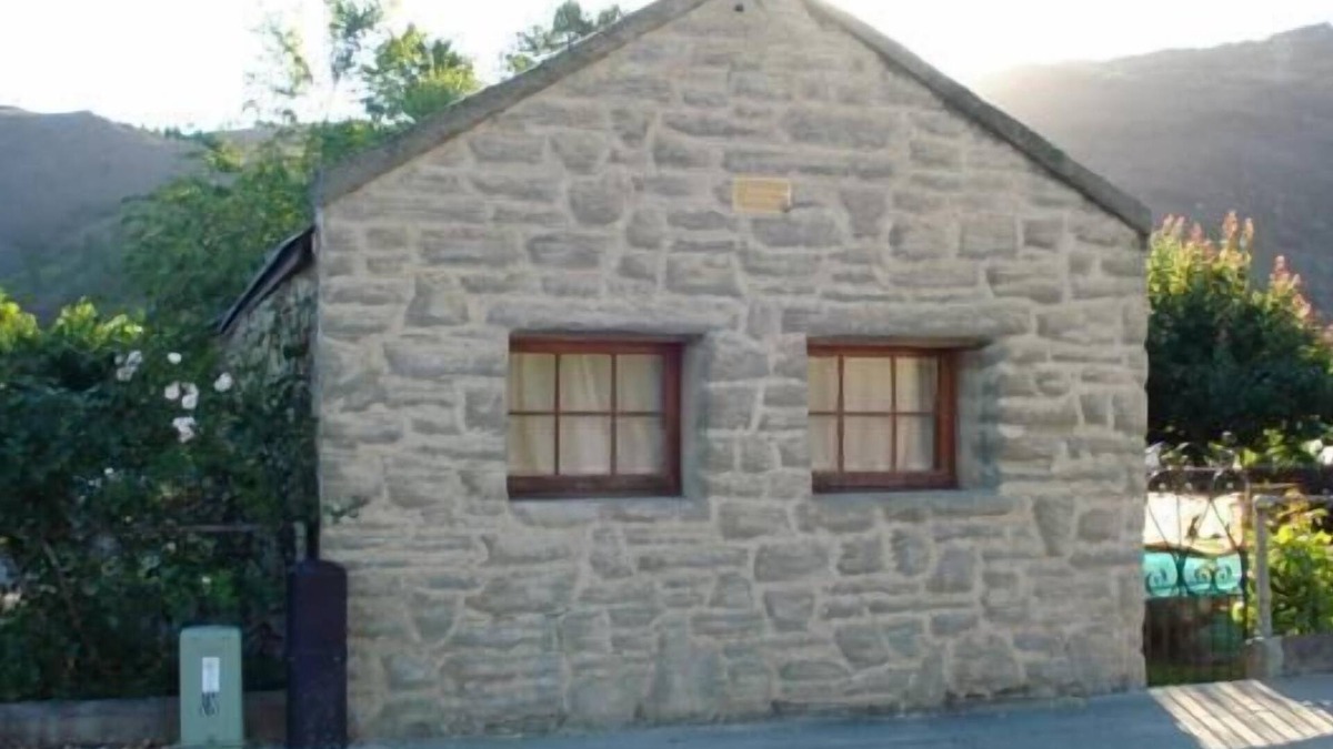 Clyde Condo | Historic stone cottage