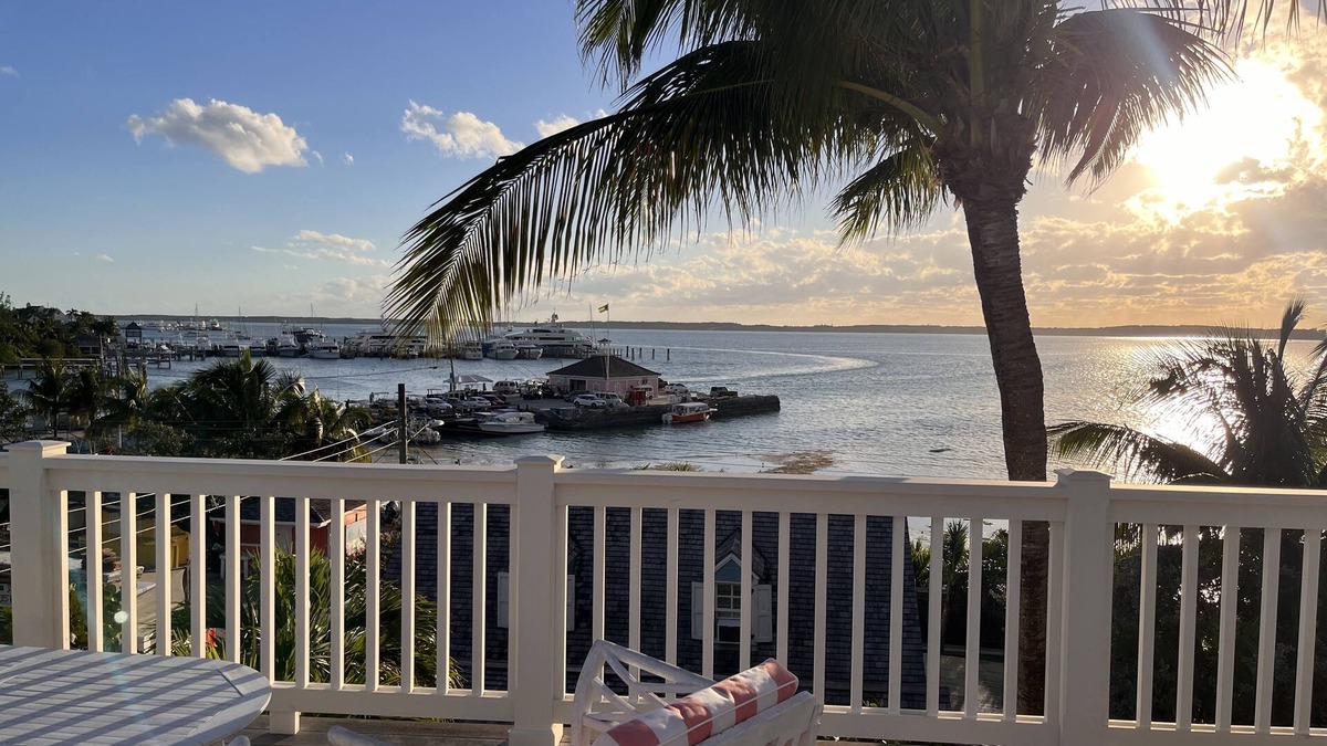 Dunmore Town Villa | Historic Strawberry House - at the waterfront in Dunmore Town, Harbour Island