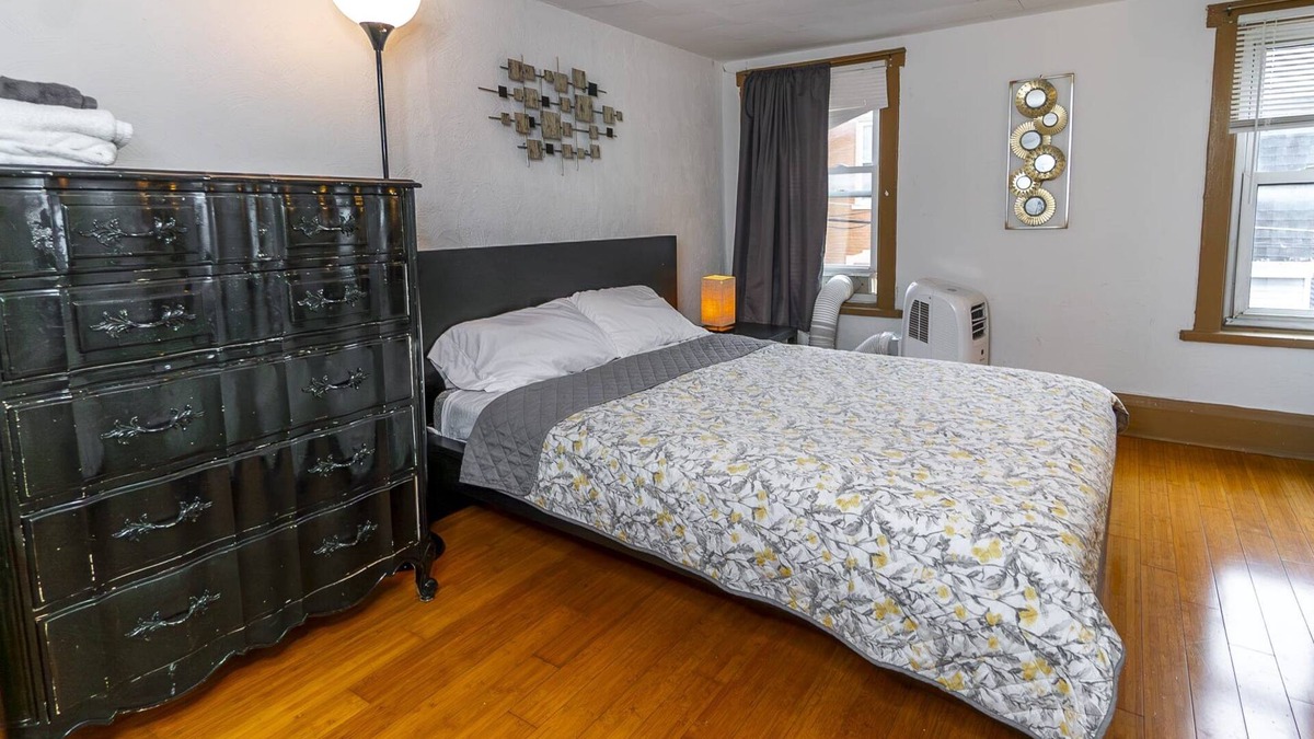 Bloomfield Apartment | Historic Studio - Nestled in Little Italy