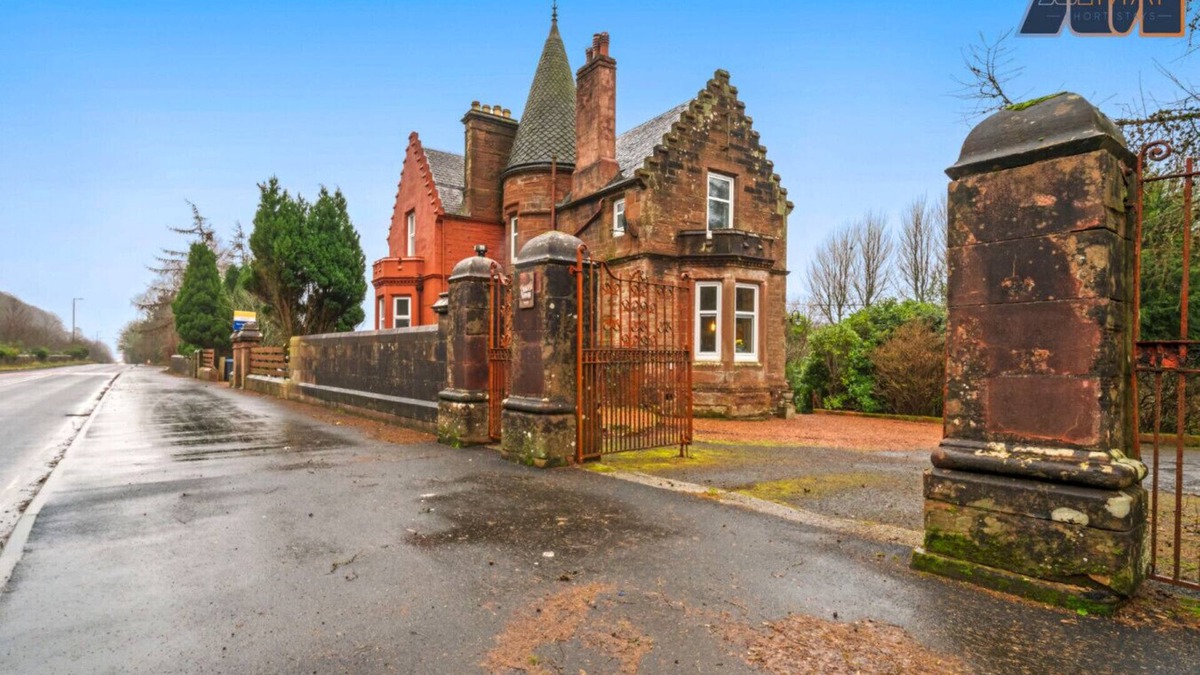 Wemyss Bay House | Historic Stunning 3 Bed Private Parking Near Railway Station