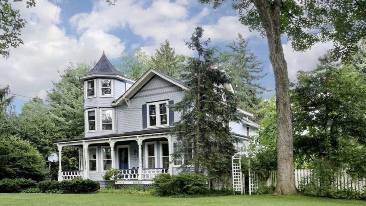 Ridgewood House | Historic Suburban Living, Convenient to Town and NYC