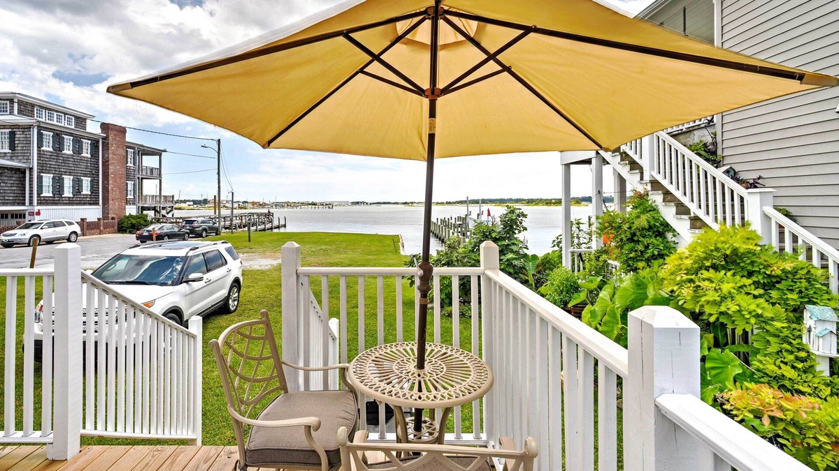 Swansboro Apartment | Historic Swansboro Studio w/Intracoastal View!
