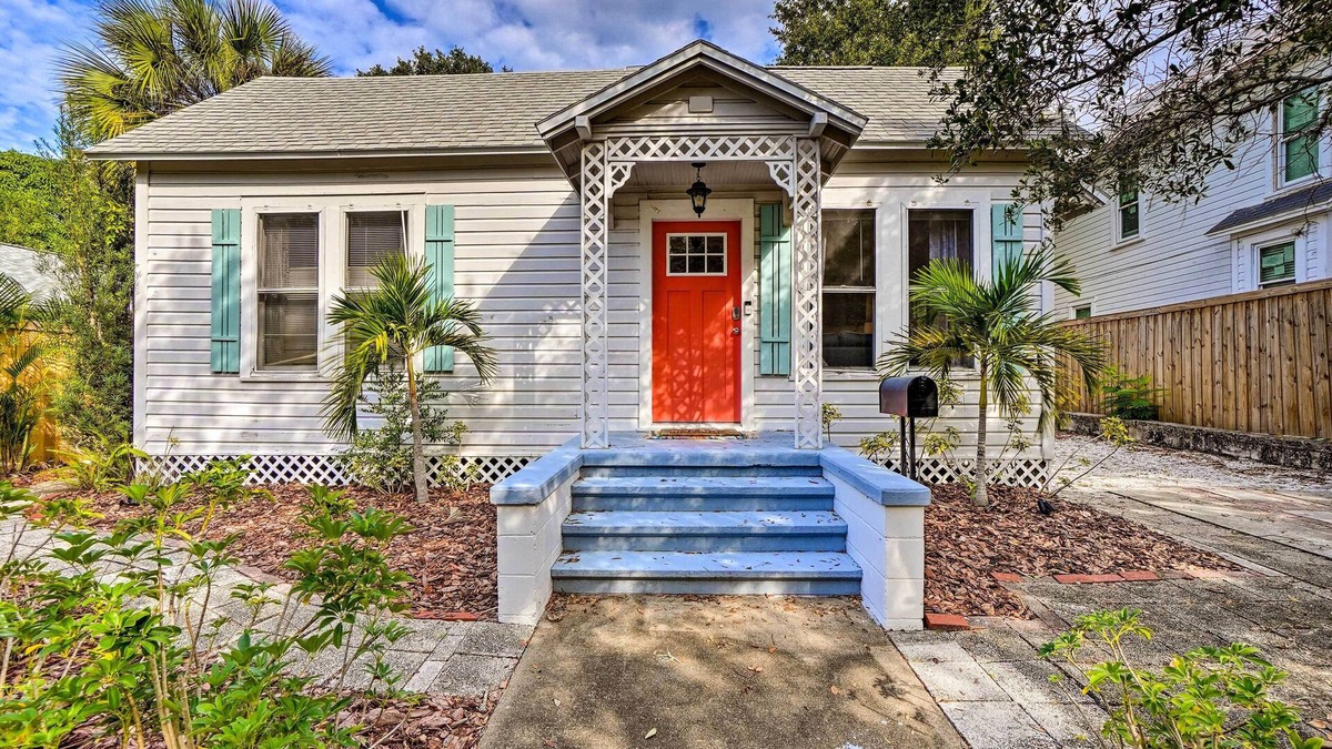 Tarpon Springs Cottage | Historic Tarpon Springs Abode ~ 3 Mi to Beach